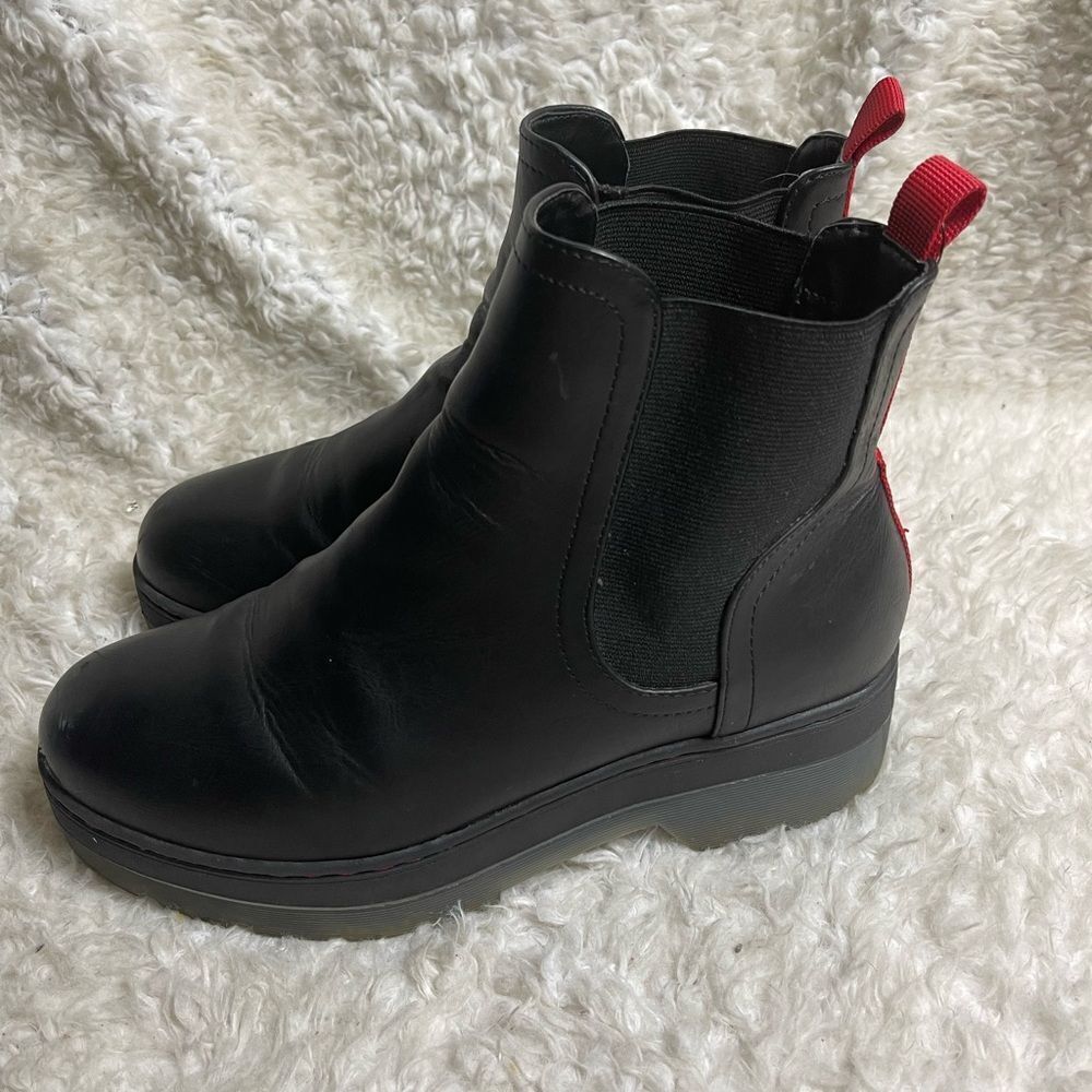 Mia Cayson Black synthetic leather Ankle boots Red back strap chunky sole SZ8.5M